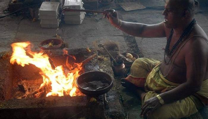 ಹಿಂದೂ ಧರ್ಮಶಾಸ್ತ್ರದಲ್ಲಿ ಯಜ್ಞದ ಮಹತ್ವವೇನು? ಹವನಕ್ಕಿಂತ ಹೇಗೆ ಭಿನ್ನ? ಹಿಂದೂ ಧರ್ಮಶಾಸ್ತ್ರದಲ್ಲಿ ಯಜ್ಞದ ಮಹತ್ವವೇನು? ಹವನಕ್ಕಿಂತ ಹೇಗೆ ಭಿನ್ನ?