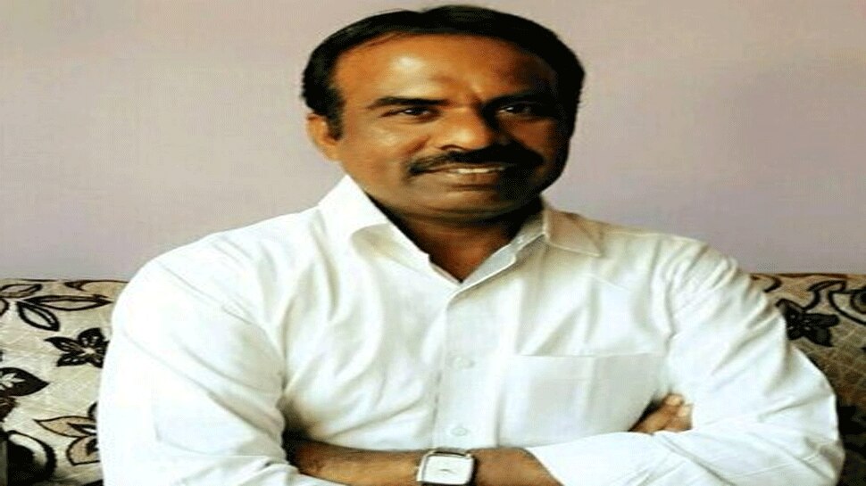 ವಿಧಾನ ಪರಿಷತ್ ಕಲಾಪದ ವೇಳೆ ಮೊಬೈಲ್ ವೀಕ್ಷಿಸಿದ ಬಿಜೆಪಿ ಸದಸ್ಯ ರವಿಕುಮಾರ್ ವಿಧಾನ ಪರಿಷತ್ ಕಲಾಪದ ವೇಳೆ ಮೊಬೈಲ್ ವೀಕ್ಷಿಸಿದ ಬಿಜೆಪಿ ಸದಸ್ಯ ರವಿಕುಮಾರ್