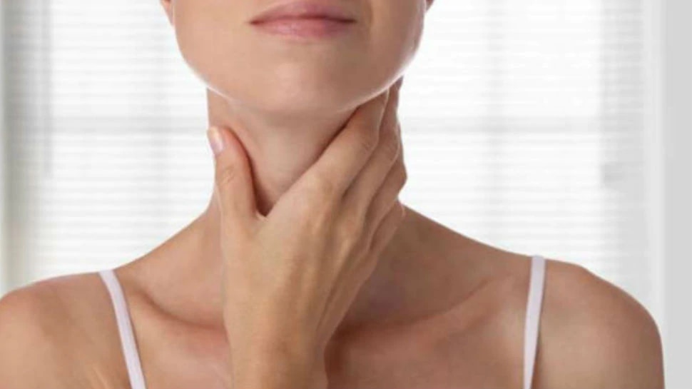 Thyroid ಕಾರಣ ತೂಕ ಹೆಚ್ಚಾಗಿದೆಯೇ? ನಿಯಂತ್ರಿಸಲು ಈ ಸಣ್ಣ Tips ಅನುಸರಿಸಿ Thyroid ಕಾರಣ ತೂಕ ಹೆಚ್ಚಾಗಿದೆಯೇ? ನಿಯಂತ್ರಿಸಲು ಈ ಸಣ್ಣ Tips ಅನುಸರಿಸಿ