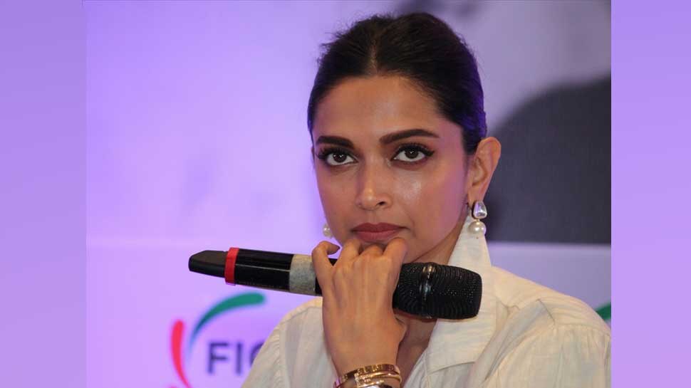 NCB ವಿಚಾರಣೆ: ಚಾಟ್ ನಡೆಸುತ್ತಿದ್ದ ವೇಳೆ Deepika ಗ್ರೂಪ್ ಅಡ್ಮಿನ್ ಆಗಿದ್ದರು ಎಂದ ಕರೀಷ್ಮಾ NCB ವಿಚಾರಣೆ: ಚಾಟ್ ನಡೆಸುತ್ತಿದ್ದ ವೇಳೆ Deepika ಗ್ರೂಪ್ ಅಡ್ಮಿನ್ ಆಗಿದ್ದರು ಎಂದ ಕರೀಷ್ಮಾ