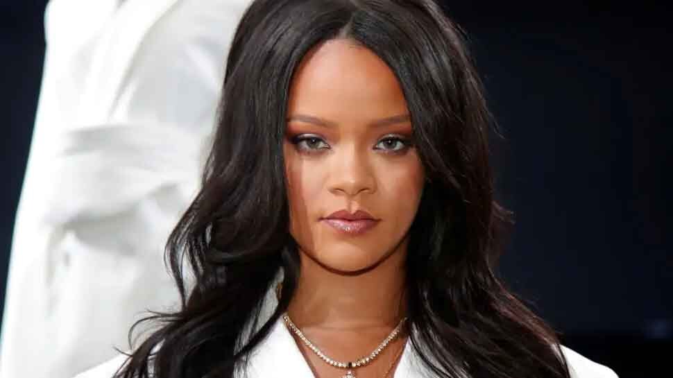 pop singer rihanna topless photo with lord ganesh pendent Rihanna ಅಸಲಿ