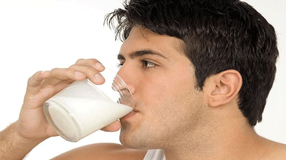 drinking-milk-before-bed-benefits