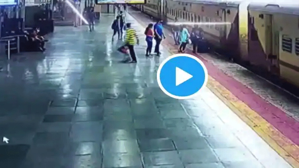 Watch CCTV Footage: ಚಲಿಸುತ್ತಿದ್ದ ರೈಲಿನಡಿ ಬೀಳುತ್ತಿದ್ದ ಮಹಿಳೆಯನ್ನು ರಕ್ಷಿಸಿದ ವ್ಯಕ್ತಿ..!