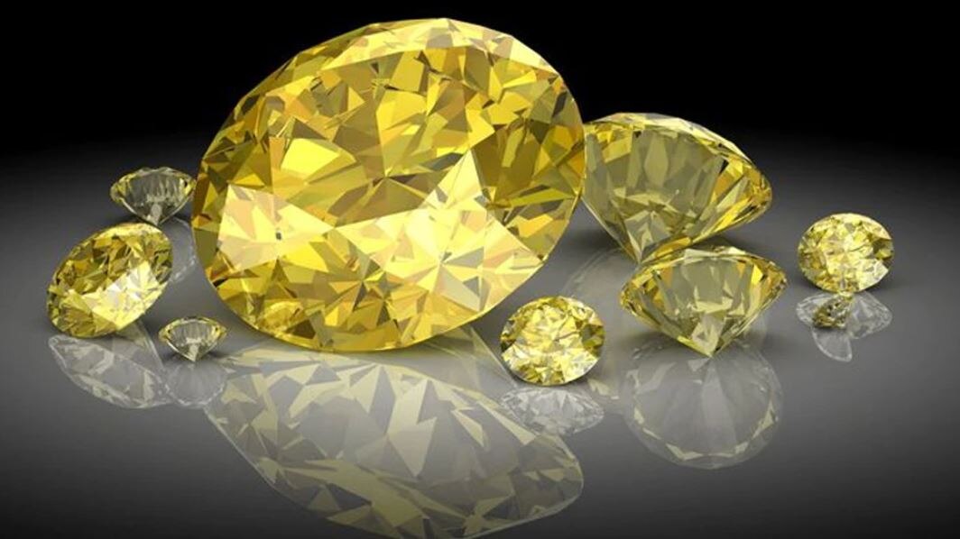 pukhraj-is-very-effective-gemstone-to-become-rich-know-benefits-of