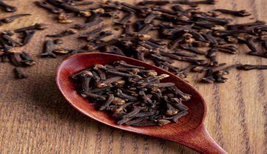 health benefits of eating cloves in morning ಪುರುಷರ ಆರೋಗ್ಯಕ್ಕೆ ತುಂಬಾ