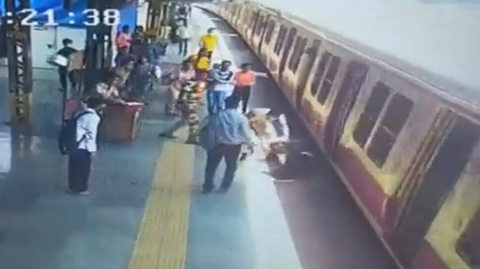 Viral Video: mumbai passenger fell on platform rpf constable netrapal ...