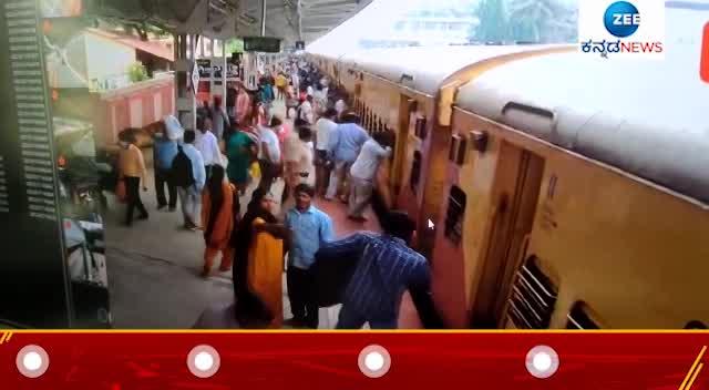 A policeman rescued passenger when he felldown from train- Watch video