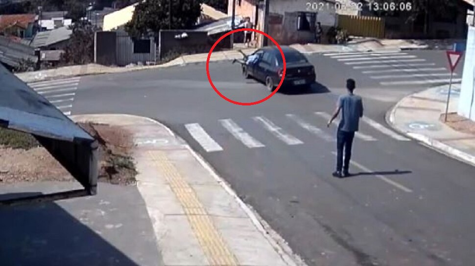 A Man jumps through Car Window to stop the vehicle | Viral Video ...