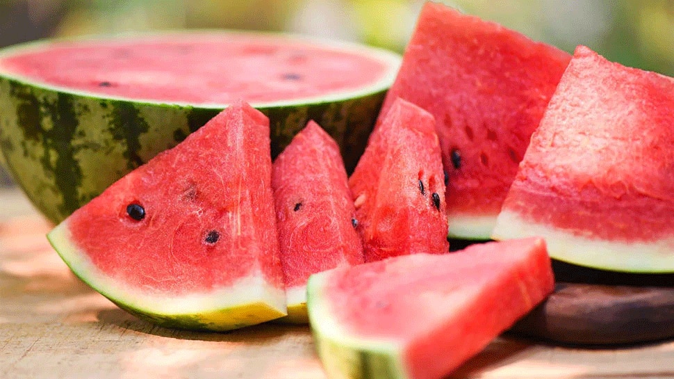 how to find put watermelons taste and colour before purchasing| ಕಲ್ಲಂಗಡಿ  ಹಣ್ಣು ಕೆಂಪಗೆ ಮತ್ತು ಸಿಹಿಯಾಗಿದೆಯೇ ಎಂದು ಸುಲಭವಾಗಿ ಹೀಗೆ ಕಂಡುಕೊಳ್ಳಿ ..! Lifestyle  News in Kannada