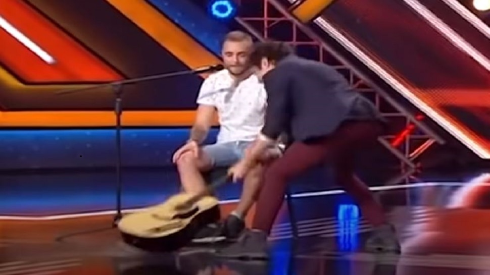 Judge Breaks Guitar X Factor In English X Factor Judge smashed Contestants Guitar During Audition| Viral Video