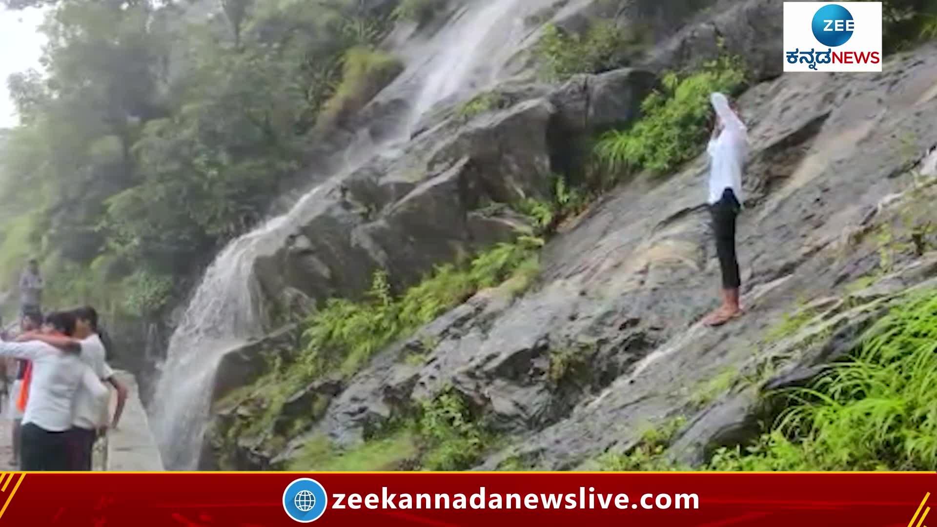  tourists enjoying in Charmadi ghat