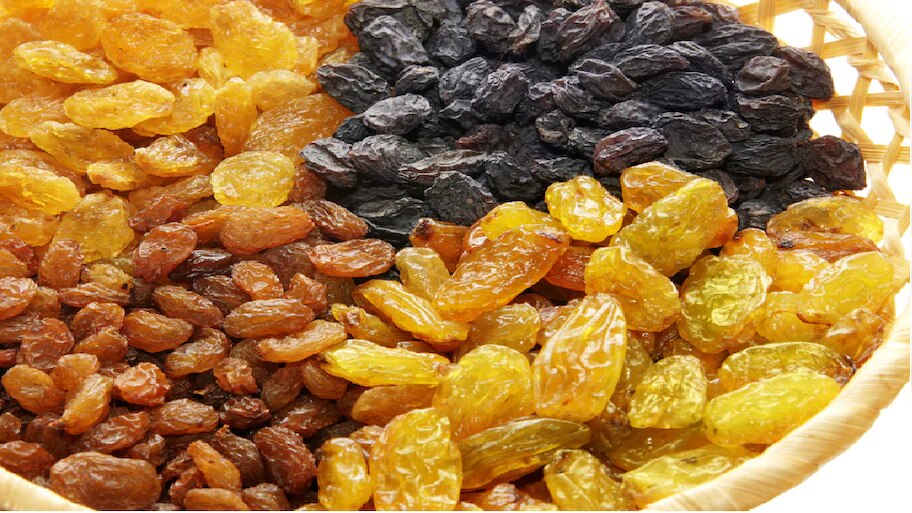 know the health benefits of soaked munakka in orning in digestion ...