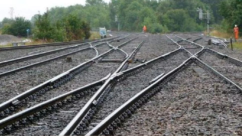How much does it cost to lay one kilometer long railway track ಒಂದು