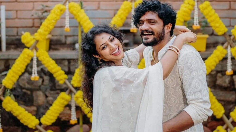 Photos of Haripriya and Vasishtha Simha Arashina Shastra unique moments|  Haripriya Vasishta simha: 'ಸಿಂಹಪ್ರಿಯಾ' ಮದುವೆ ಸಂಭ್ರಮ: ಅರಶಿನ ಶಾಸ್ತ್ರದ ಅಪೂರ್ವ  ಕ್ಷಣಗಳ ಫೋಟೋಸ್ |Haripriya Vasishta simha ...