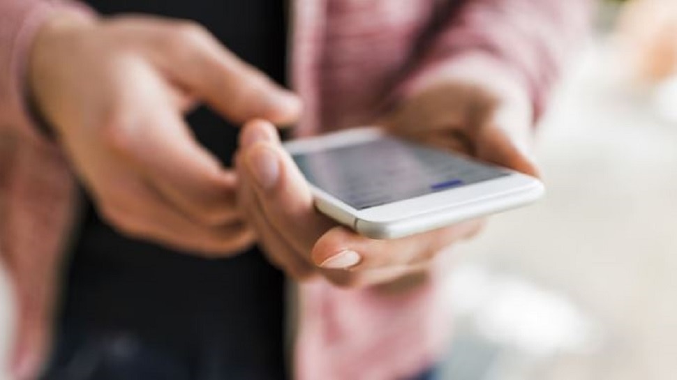 Smartphone Hacks: ನಿಮ್ಮ ಫೋನ್ ನಲ್ಲಿ ಆಗಾಗ್ಗೆ ಜಾಹೀರಾತುಗಳು ಬರುತ್ತಿವೆಯೇ? ಒಂದೇ ಕ್ಲಿಕ್ ನಲ್ಲಿ ನಿಲ್ಲಿಸಿ
