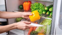 Vegetable Storage Tips: ಈ 4 ಆಹಾರಗಳನ್ನು ಎಂದಿಗೂ ಫ್ರಿಡ್ಜ್’ನಲ್ಲಿಡಬೇಡಿ: ರುಚಿ ಬದಲಾಗುವ ಜೊತೆಗೆ ವಿಷವಾಗಿ ಪರಿಣಮಿಸಬಹುದು!