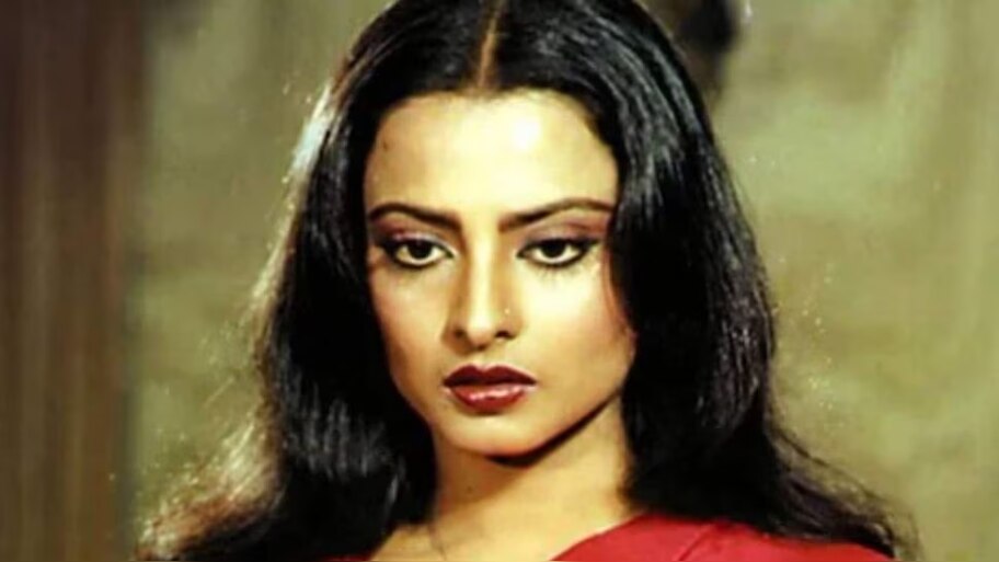 Actor Vishwajeet forcibly kissed Rekha for about 5 minutes | ಈ ನಟ ಎಲ್ಲರ ...