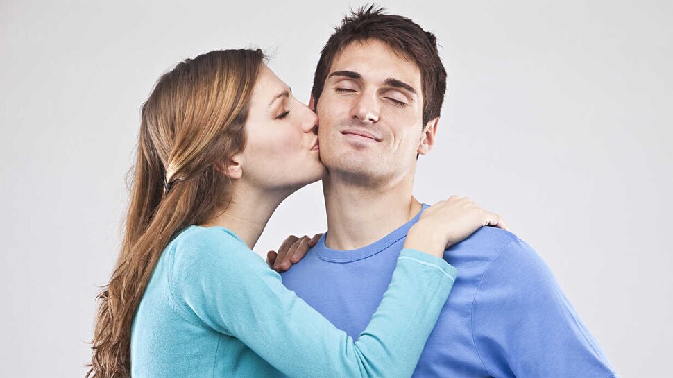 There is also a scientific reason behind closing the eyes while kissing