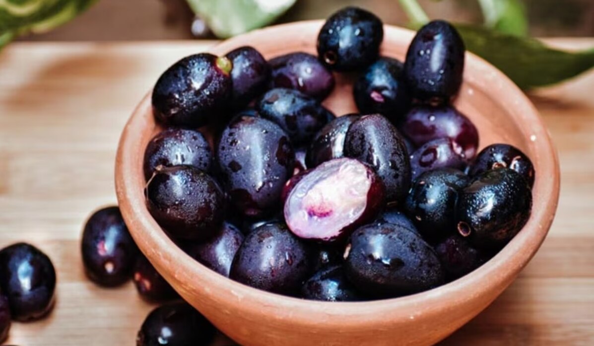 health tips: do you know this thing of eating jamoon Health Tips ...