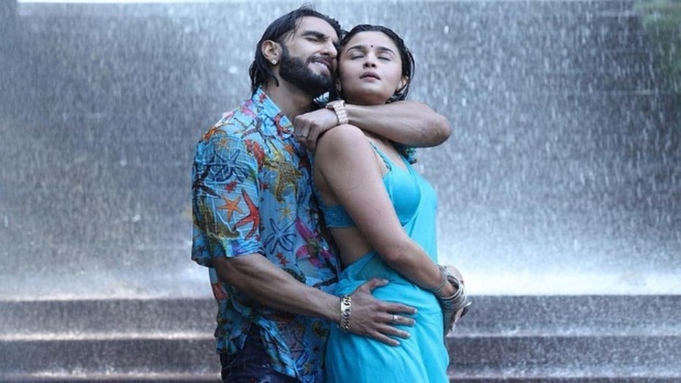 Alia Bhat And Ranveer Singh Looks In Rocky Aur Rani Kii Prem Kahani