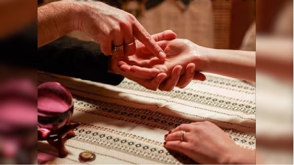 Rahu Rekha Rahu Rekha is in the hands of very lucky people; they become the owners ...