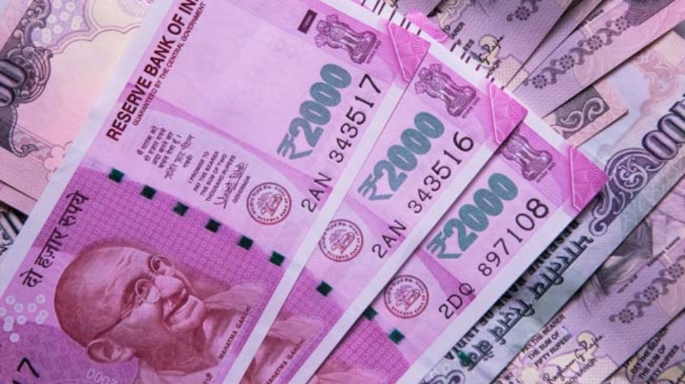 The daughter in law got 2 thousand rupee note that the mother in law ...