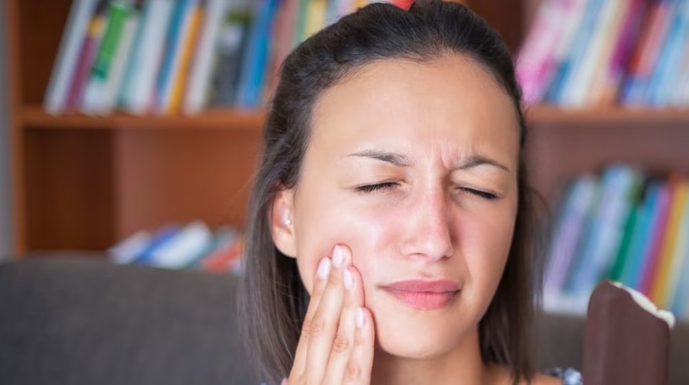 Why do teeth itch? Know the 4 main causes of tooth sensitivity