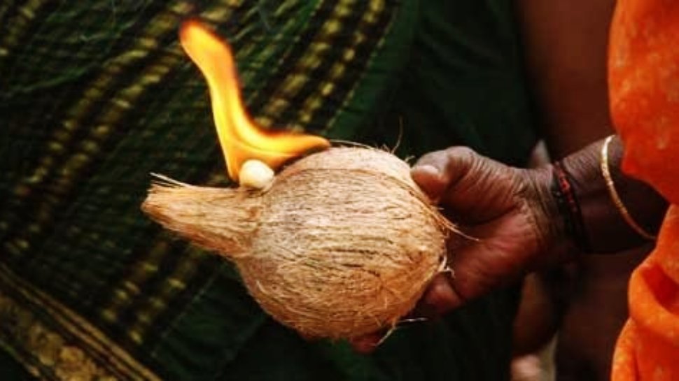 coconut pooja rituals in kannada | ಎಲ್ಲಾ ದೇವಸ್ಥಾನಗಳಲ್ಲಿ ತೆಂಗಿನಕಾಯಿ