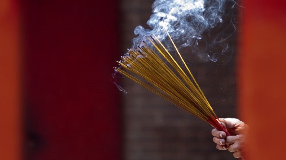 Burning incense sticks on these two days brings poverty in the house