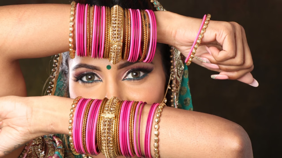 wear new bangle on this day to increase husbands life ಈ ದಿನ ಹೊಸ ಬಳೆ ತೊಟ್ಟರೆ ಹೆಚ್ಚುತ್ತದೆಯಂತೆ