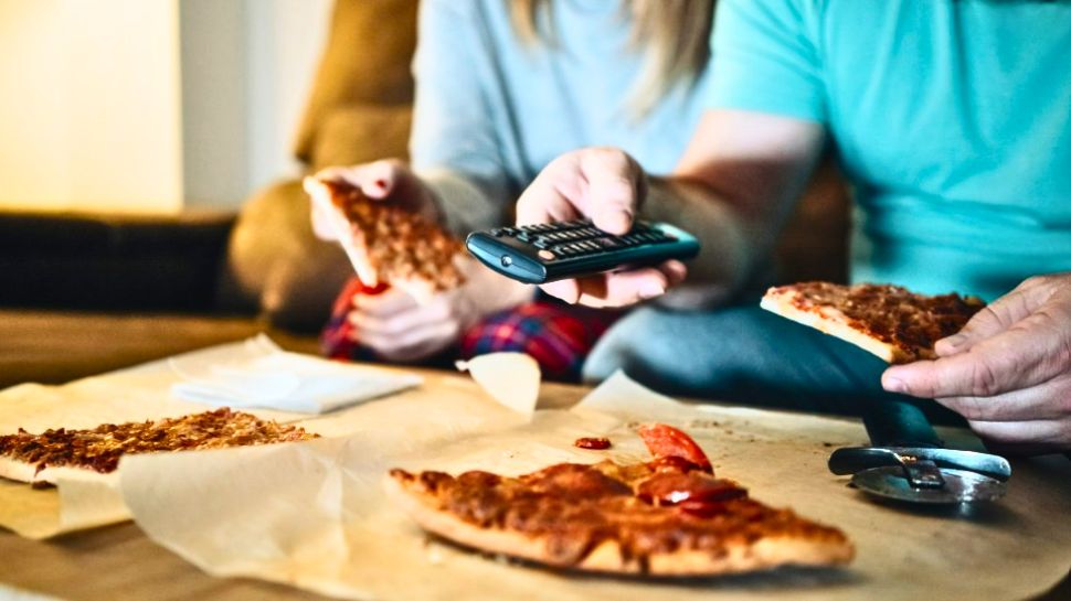 Healthy Life Are you eating while watching TV..! So stop immediately