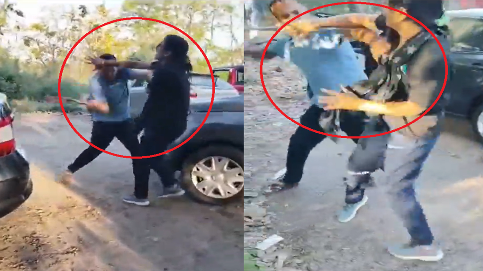 Viral Video: ಕಾರಿನಲ್ಲಿ ಮತ್ತೊಬ್ಬ ವ್ಯಕ್ತಿಯೊಂದಿಗಿದ್ದ ಪತ್ನಿ, ಬ್ಯಾಟ್ನಿಂದ ಥಳಿಸಿದ ಪತಿ..! Viral Video: ಕಾರಿನಲ್ಲಿ ಮತ್ತೊಬ್ಬ ವ್ಯಕ್ತಿಯೊಂದಿಗಿದ್ದ ಪತ್ನಿ, ಬ್ಯಾಟ್ನಿಂದ ಥಳಿಸಿದ ಪತಿ..!