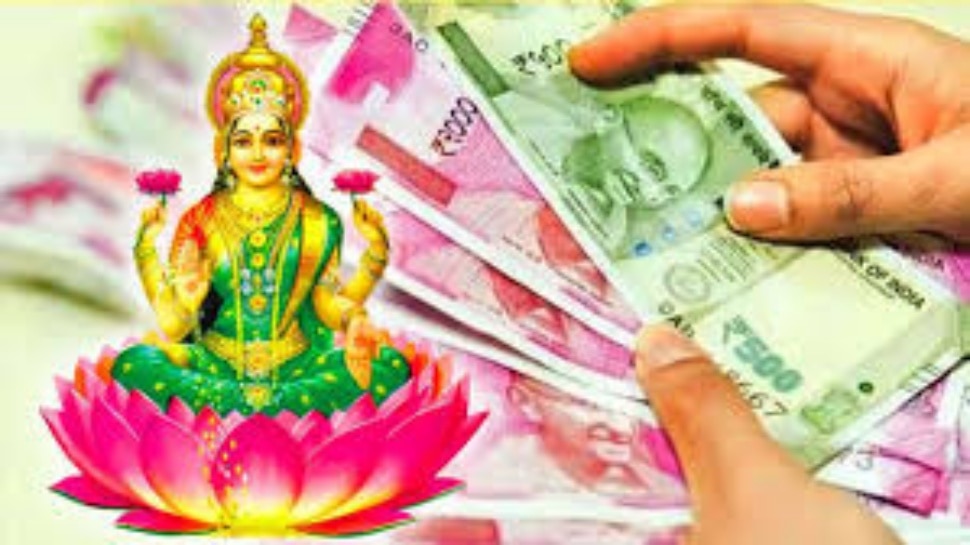 ನೋಟು ಎಣಿಕೆ ಮಾಡುವಾಗ ಈ ತಪ್ಪು ಮಾಡದಿರಿ!ಶಾಶ್ವತವಾಗಿ ಮುನಿಸಿಕೊಳ್ಳುತ್ತಾಳೆ ಲಕ್ಷ್ಮೀ 