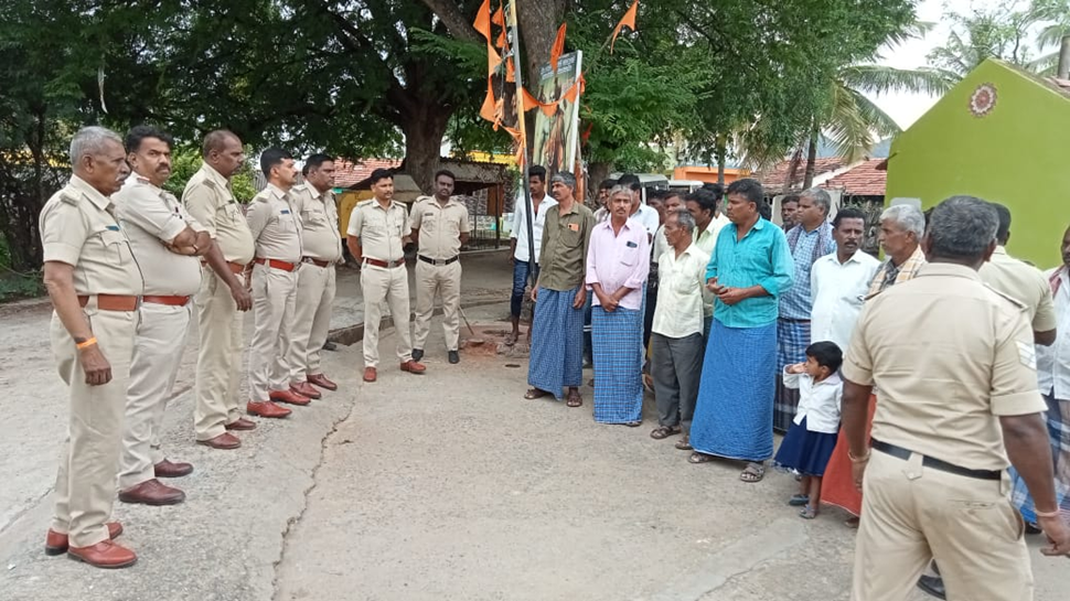 ತಮಿಳುನಾಡು ಕಳ್ಳಭಟ್ಟಿ ದುರಂತ: ಚಾಮರಾಜನಗರದ ಹಳೇ ಅಡ್ಡೆಗಳ ಮೇಲೆ ದಾಳಿ ತಮಿಳುನಾಡು ಕಳ್ಳಭಟ್ಟಿ ದುರಂತ: ಚಾಮರಾಜನಗರದ ಹಳೇ ಅಡ್ಡೆಗಳ ಮೇಲೆ ದಾಳಿ