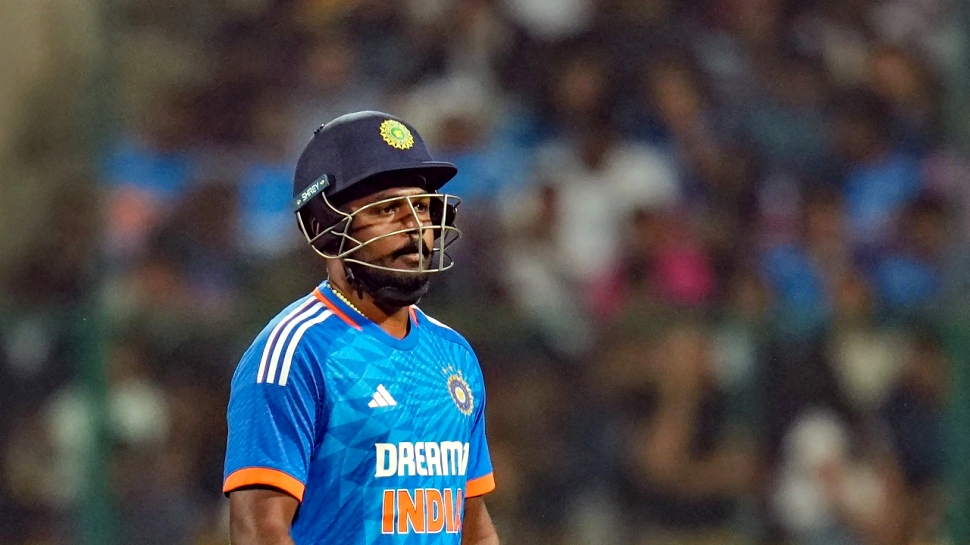 IND vs SL: ಸತತ ಎರಡನೇ ಪಂದ್ಯದಲ್ಲೂ ಡಕ್ ಔಟ್ ಆಗುವ ಮೂಲಕ ಅಭಿಮಾನಿಗಳ ಕೆಂಗಣ್ಣಿಗೆ ಗುರಿಯಾದ ಸಂಜು ಸ್ಯಾಮ್ಸನ್..ಹುಸಿಯಾದ ನಿರೀಕ್ಷೆ.. IND vs SL: ಸತತ ಎರಡನೇ ಪಂದ್ಯದಲ್ಲೂ ಡಕ್ ಔಟ್ ಆಗುವ ಮೂಲಕ ಅಭಿಮಾನಿಗಳ ಕೆಂಗಣ್ಣಿಗೆ ಗುರಿಯಾದ ಸಂಜು ಸ್ಯಾಮ್ಸನ್..ಹುಸಿಯಾದ ನಿರೀಕ್ಷೆ..