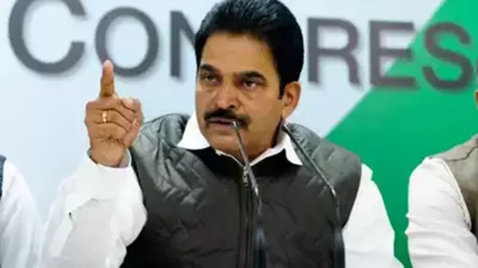 ಬಿಜೆಪಿ-ಜೆಡಿಎಸ್ ಪಿತೂರಿಗೆ ಜಗ್ಗುವುದಿಲ್ಲ, ಜನರ ಬಳಿಗೆ ತೆರಳಿ ವಾಸ್ತವದ ಅರಿವು ಮೂಡಿಸಲು ಸಂಕಲ್ಪ: ಕೆಸಿ ವೇಣುಗೋಪಾಲ್ ಬಿಜೆಪಿ-ಜೆಡಿಎಸ್ ಪಿತೂರಿಗೆ ಜಗ್ಗುವುದಿಲ್ಲ, ಜನರ ಬಳಿಗೆ ತೆರಳಿ ವಾಸ್ತವದ ಅರಿವು ಮೂಡಿಸಲು ಸಂಕಲ್ಪ: ಕೆಸಿ ವೇಣುಗೋಪಾಲ್