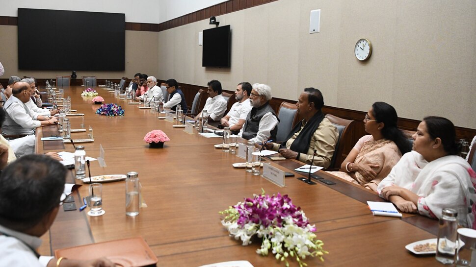 ಬಾಂಗ್ಲಾದೇಶದ ಹಿಂಸಾಚಾರ: ಸರ್ವಪಕ್ಷದ ಸಭೆಯಲ್ಲಿ ರಾಹುಲ್ ಗಾಂಧಿ ಕೇಳಿದ ಆ ಮೂರು ಪ್ರಶ್ನೆಗಳು...!