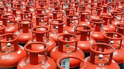 LPG Cylinder Offer: ಎಲ್‌ಪಿಜಿ ಗ್ಯಾಸ್‌ ಬಳಕೆದಾರರಿಗೆ ಗುಡ್‌ ನ್ಯೂಸ್‌..ಸಿಲಿಂಡರ್‌ ಬೆಲೆಯ ಮೇಲೆ