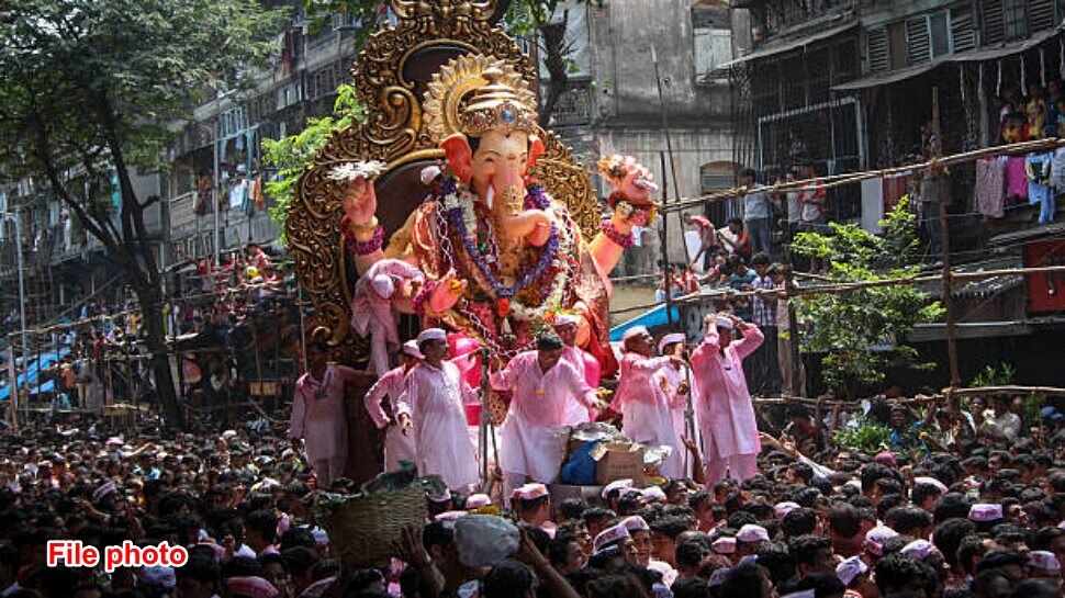 ಗಣಪತಿ ಮೆರವಣಿಗೆ ವೇಳೆ ಪಾಲಿಸಬೇಕಾದ ಸುರಕ್ಷತಾ ಗೈಡ್‌ಲೈನ್ಸ್‌ ಇವು... ತಿಳಿದಿದ್ದರೆ ಬೀಳಲ್ಲ ದಂಡ!