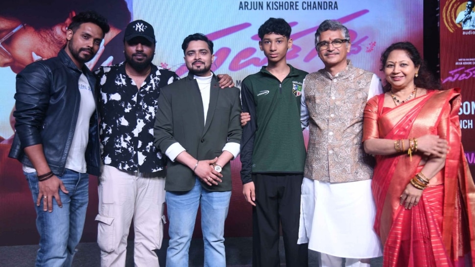 ಸರ್ವರ ಮನಸ್ಸಿಗೂ ಹತ್ತಿರವಾಗಲಿದೆ "ಸರ್ವಸ್ವ" ಹಾಡು..! ಸೆ.20 ರಿಂದ ಪಿ.ಆರ್.ಕೆ ಆಡಿಯೋ ಯೂಟ್ಯೂಬ್ ಚಾನಲ್‌ನಲ್ಲಿ ಕೇಳಿ               