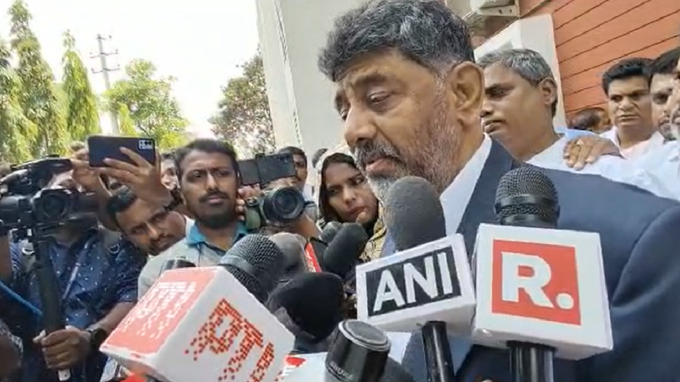 ಅಮೆರಿಕ ಪ್ರವಾಸ ಖಾಸಗಿಯದ್ದು, ಯಾವ ನಾಯಕರನ್ನೂ ಭೇಟಿ ಮಾಡುತ್ತಿಲ್ಲ: ಡಿಸಿಎಂ ಸ್ಪಷ್ಟನೆ ಅಮೆರಿಕ ಪ್ರವಾಸ ಖಾಸಗಿಯದ್ದು, ಯಾವ ನಾಯಕರನ್ನೂ ಭೇಟಿ ಮಾಡುತ್ತಿಲ್ಲ: ಡಿಸಿಎಂ ಸ್ಪಷ್ಟನೆ