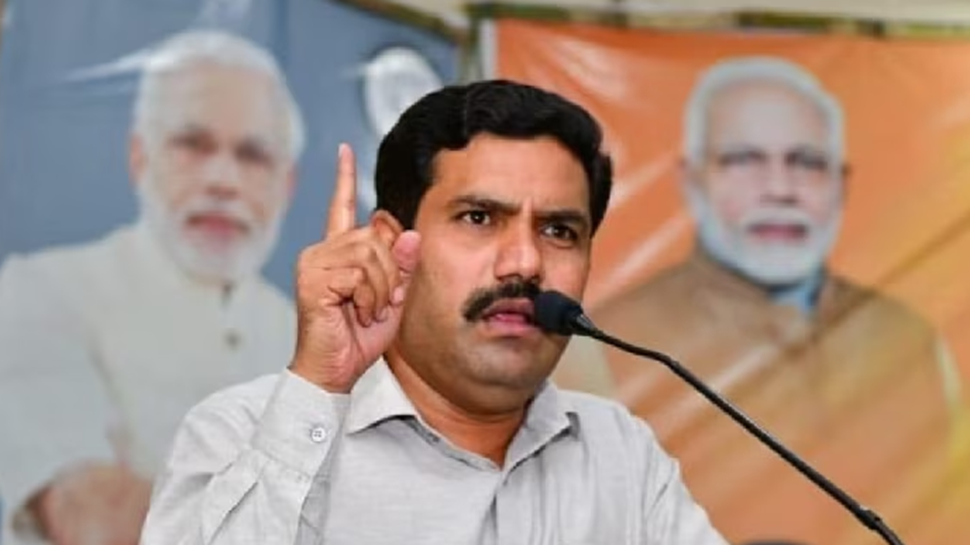 "ಸಿದ್ದರಾಮಯ್ಯನವರು ಮುಖ್ಯಮಂತ್ರಿ ಸ್ಥಾನಕ್ಕೆ ರಾಜೀನಾಮೆ ಕೊಡುವುದರಲ್ಲಿ ಎಳ್ಳಷ್ಟೂ ಅನುಮಾನ ಇಲ್ಲ" "ಸಿದ್ದರಾಮಯ್ಯನವರು ಮುಖ್ಯಮಂತ್ರಿ ಸ್ಥಾನಕ್ಕೆ ರಾಜೀನಾಮೆ ಕೊಡುವುದರಲ್ಲಿ ಎಳ್ಳಷ್ಟೂ ಅನುಮಾನ ಇಲ್ಲ"