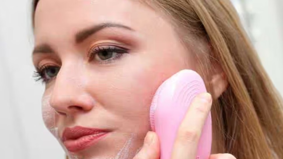  ಮುಖ ತೊಳೆಯಲು ಬೇರೆ ಬೇರೆ ಸೋಪುಗಳನ್ನು ಬಳಸುತ್ತೀದ್ದಿರಾ? ಬಳಸುವ ಮೊದಲು ಈ ಅಂಶಗಳನ್ನು ನೆನಪಿನಲ್ಲಿಡಿ..!