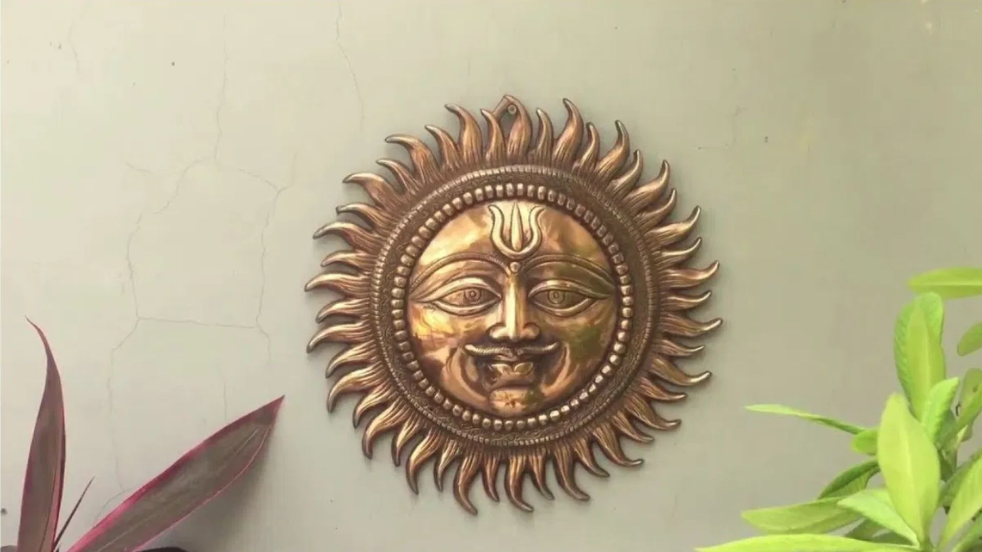 ಮನೆಯ ಈ ದಿಕ್ಕಿಗದೆ ತಾಮ್ರದ ಸೂರ್ಯ ಫಲಕ ಹಾಕಿದ್ರೆ.. ಹಣಕ್ಕೆಂದೂ ಕೊರತೆ ಬರುವುದಿಲ್ಲ.. ಸುಖಶಾಂತಿ ನೆಲೆಸುತ್ತೆ!! ಮನೆಯ ಈ ದಿಕ್ಕಿಗದೆ ತಾಮ್ರದ ಸೂರ್ಯ ಫಲಕ ಹಾಕಿದ್ರೆ.. ಹಣಕ್ಕೆಂದೂ ಕೊರತೆ ಬರುವುದಿಲ್ಲ.. ಸುಖಶಾಂತಿ ನೆಲೆಸುತ್ತೆ!!