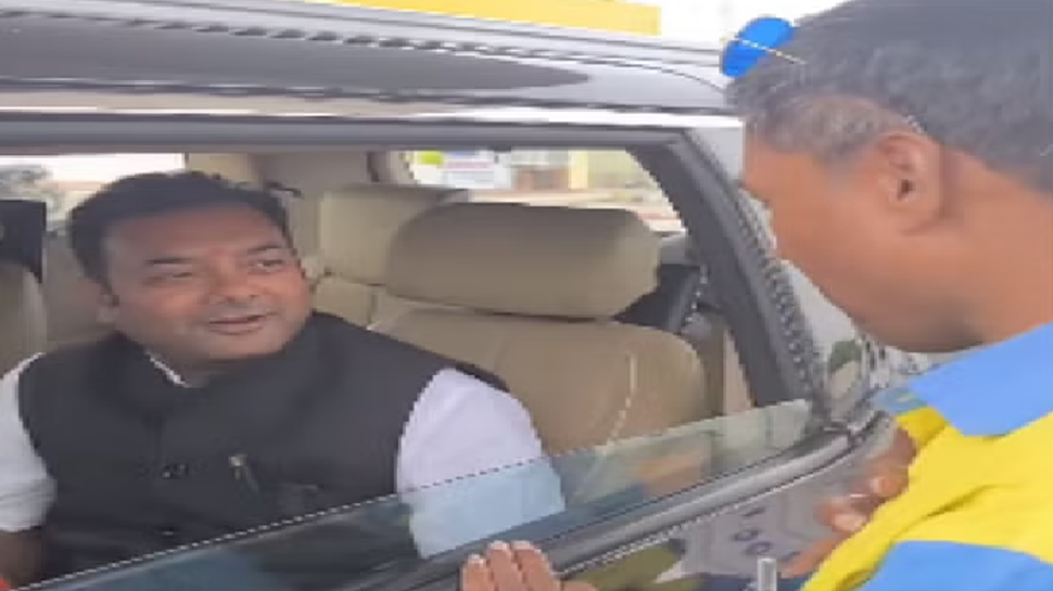 Viral Video: ನಾನು ನಿಮಗೆ ಮತ ಹಾಕಿದ್ದೇನೆ, ನನಗೆ ಮದುವೆ ಮಾಡಿಸಿ..! ಶಾಸಕರಿಗೆ ಬೇಡಿಕೆ ಇಟ್ಟ ವ್ಯಕ್ತಿ..! Viral Video: ನಾನು ನಿಮಗೆ ಮತ ಹಾಕಿದ್ದೇನೆ, ನನಗೆ ಮದುವೆ ಮಾಡಿಸಿ..! ಶಾಸಕರಿಗೆ ಬೇಡಿಕೆ ಇಟ್ಟ ವ್ಯಕ್ತಿ..!