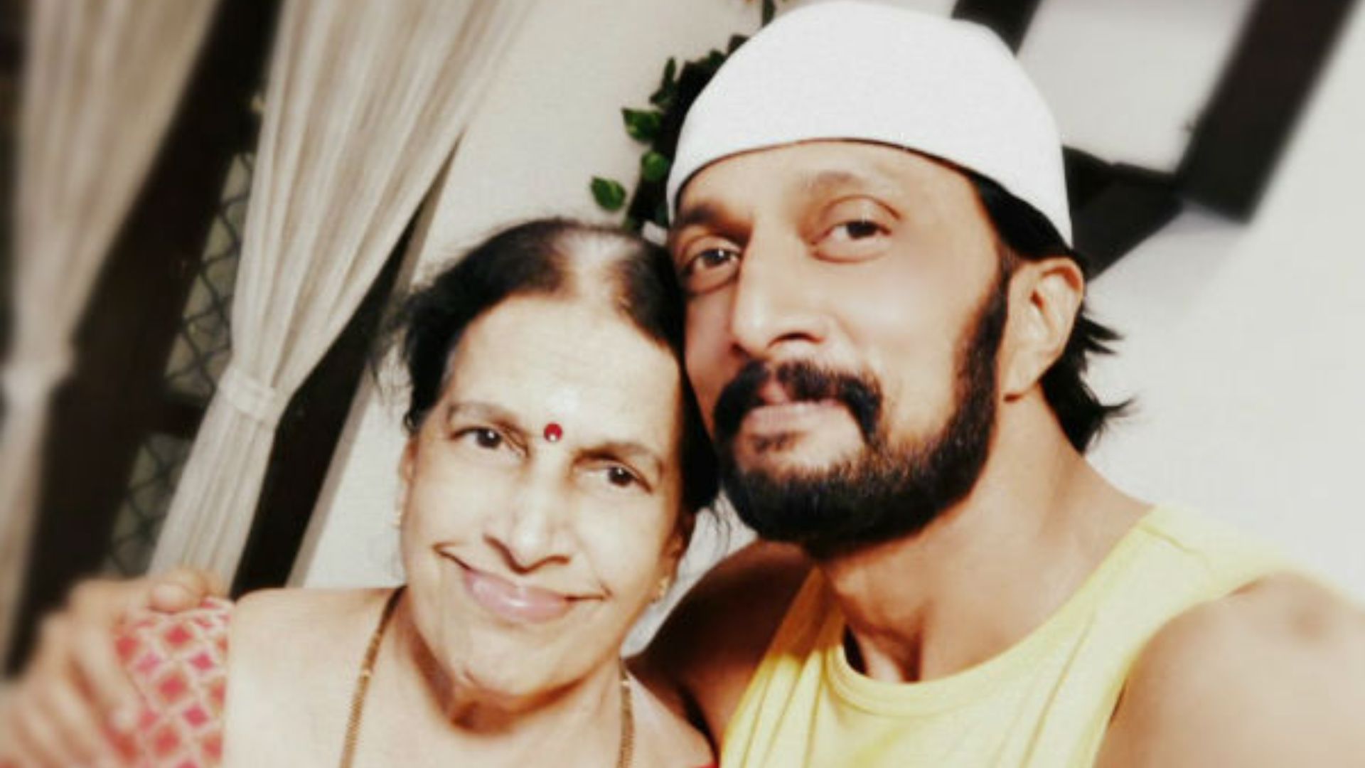 ನಟ ಸುದೀಪ್ ತಾಯಿ ಸರೋಜಾ ಸಂಜೀವ್ ಇನ್ನಿಲ್ಲ.. ಶೋಕದಲ್ಲಿ ಕಿಚ್ಚನ ಕುಟುಂಬ!! 