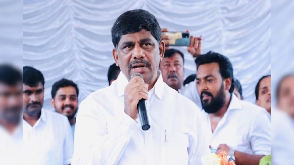 ಮೂರು ಕ್ಷೇತ್ರಗಳ ಉಪಚುನಾವಣೆಯಲ್ಲೂ ಕಾಂಗ್ರೆಸ್ ಗೆಲ್ಲುವ ವಿಶ್ವಾಸದಲ್ಲಿ ಡಿ.ಕೆ.ಸುರೇಶ್ ಮೂರು ಕ್ಷೇತ್ರಗಳ ಉಪಚುನಾವಣೆಯಲ್ಲೂ ಕಾಂಗ್ರೆಸ್ ಗೆಲ್ಲುವ ವಿಶ್ವಾಸದಲ್ಲಿ ಡಿ.ಕೆ.ಸುರೇಶ್