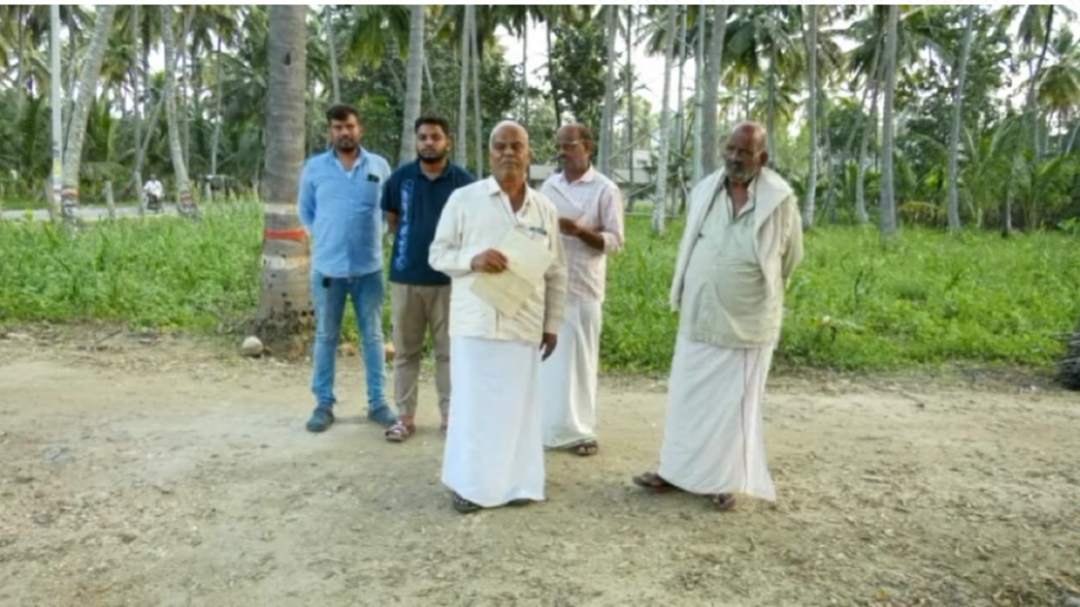 ಚಾಮರಾಜನಗರಕ್ಕೂ ಕಾಲಿಟ್ಟ ವಕ್ಫ್ ಆಸ್ತಿ ವಿವಾದ:ಮೂವರು ರೈತರಿಗೆ ಜಮೀನು ಕಳೆದುಕೊಳ್ಳುವ ಆತಂಕ ಚಾಮರಾಜನಗರಕ್ಕೂ ಕಾಲಿಟ್ಟ ವಕ್ಫ್ ಆಸ್ತಿ ವಿವಾದ:ಮೂವರು ರೈತರಿಗೆ ಜಮೀನು ಕಳೆದುಕೊಳ್ಳುವ ಆತಂಕ