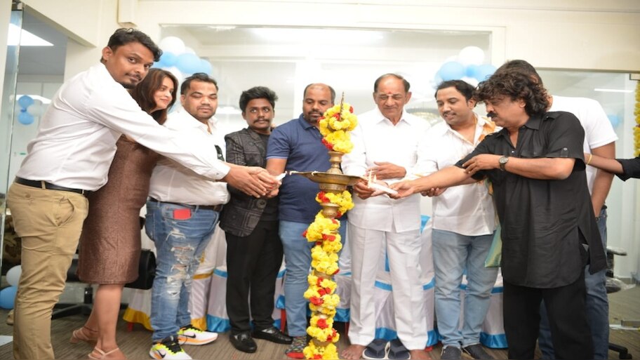 ನಿರ್ದೇಶಕ ಓಂ ಸಾಯಿಪ್ರಕಾಶ್ ಹಾಗೂ ಕನ್ನಡ ಚಲನಚಿತ್ರ ನಿರ್ಮಾಪಕರ ಸಂಘದ ಅಧ್ಯಕ್ಷ  ಉಮೇಶ್ ಬಣಕಾರ್ ಅವರಿಂದ "MYTH FX" ಸ್ಟುಡಿಯೋ ಅನಾವರಣ 