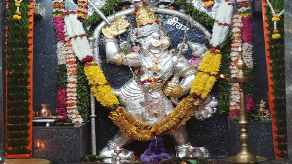 ದೇಗುಲ ದರ್ಶನ ಸರಣಿ: ನಂಬಿದವರ ಆಸೆಗಳನ್ನು ಈಡೇರಿಸುವ ಧಾರವಾಡದ ನುಗ್ಗಿಕೇರಿ ಹನುಮಂತ..! ದೇಗುಲ ದರ್ಶನ ಸರಣಿ: ನಂಬಿದವರ ಆಸೆಗಳನ್ನು ಈಡೇರಿಸುವ ಧಾರವಾಡದ ನುಗ್ಗಿಕೇರಿ ಹನುಮಂತ..!